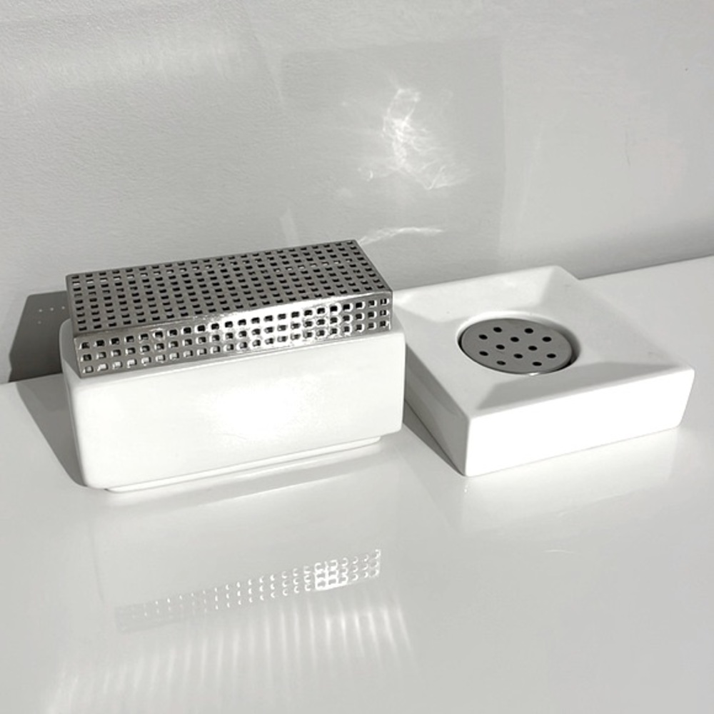 VGUC Set of 3 Pieces White Ceramic Bathroom Accessories